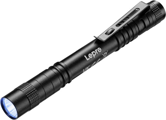 Lepro UV Taschenlampe, 365nm UV Lampe mit Clip, Batteriebetrieben Schwarzlicht Taschenlampe, Vielseitig & Tragbar Bernstein Lampe für Lecksuche, Haustierurin und Falschgeld-Erkennung