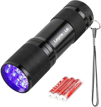 LE LED UV Schwarzlicht Taschenlampe mit 9 LEDs, mini UV Lampe Ultraviolettes Licht mit 395nm für Geocaching, Heimtierurindetektoren, Haustiere Urin-Detektor usw. Inklusive 3 AAA Batterien